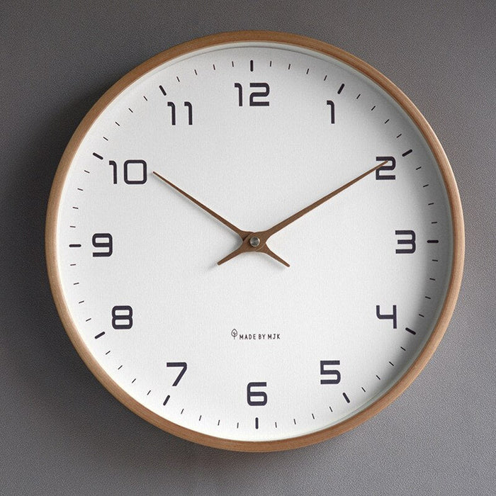 "Nordische Holzwanduhr aus nachhaltigem Holz, minimalistisches skandinavisches Design, rund, in Braun und Creme erhältlich"