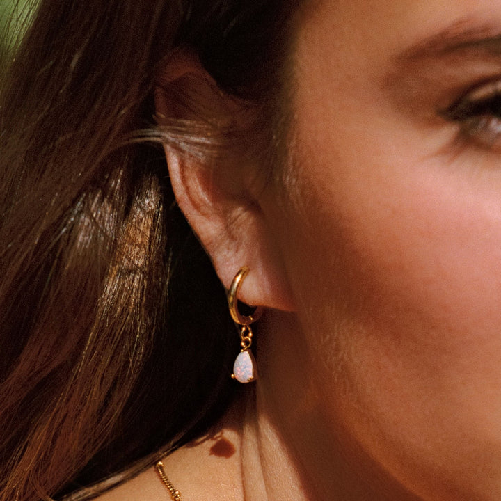 Elegante Damen Ohrringe mit funkelndem Opal Anhänger in Silber