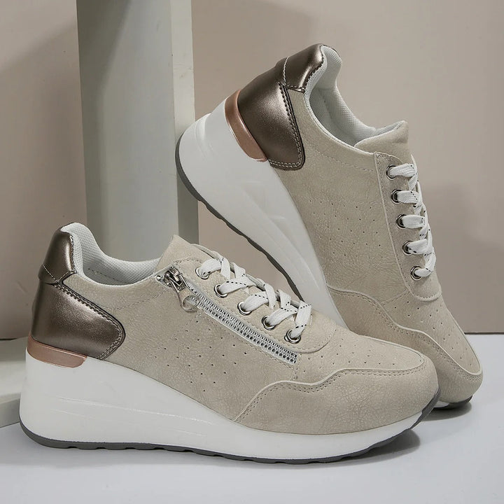 Hochwertige Damen Plateau Sneaker aus atmungsaktivem Material, für optimalen Tragekomfort im Alltag.