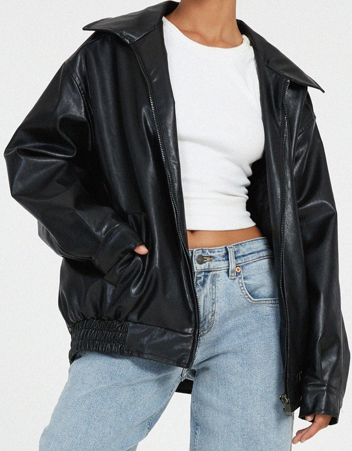 Hochwertige schwarze Damenjacke im Oversized-Look, komfortabel und stilvoll für die Übergangszeit.
