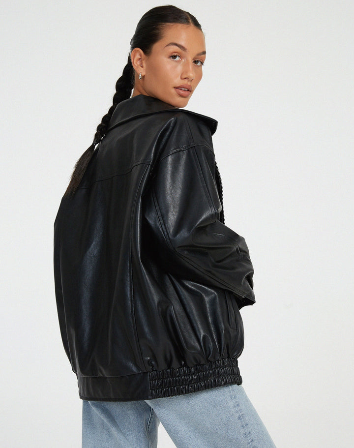 Moderne braune Oversized-Jacke für Damen, lässig geschnitten, perfekt für komfortable Alltagsmode.