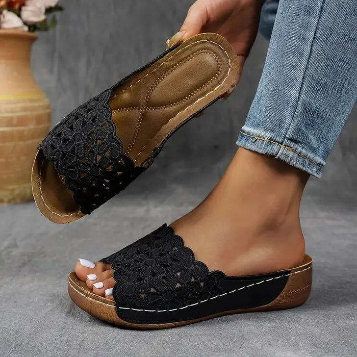 Sohle der Delilah Sandalen mit rutschfestem Profil für Sicherheit