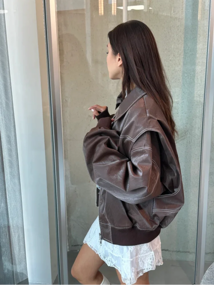 Hochwertige Damenjacke, robust und stilvoll, ideal als vielseitige Übergangsjacke für Alltag & Business Casual.