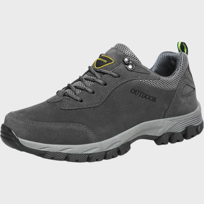 Robuste Herrenschuhe für Outdoor-Abenteuer. Bieten optimale Stabilität & sicheren Halt auf allen Wegen und im Gelände.