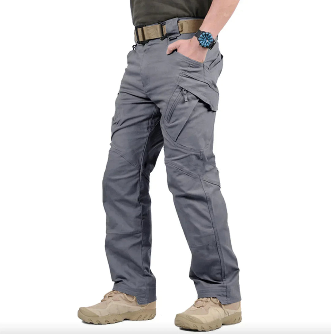 Wasserdichte & robuste Outdoor Wanderhose für Herren in Grün, perfekt für raues Gelände und jedes Wetter.