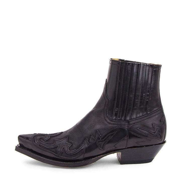 Robuste Herren Westernstiefel aus Leder mit aufwendiger Stickerei für einen markanten Herbst-Look, ideal für Freizeit.