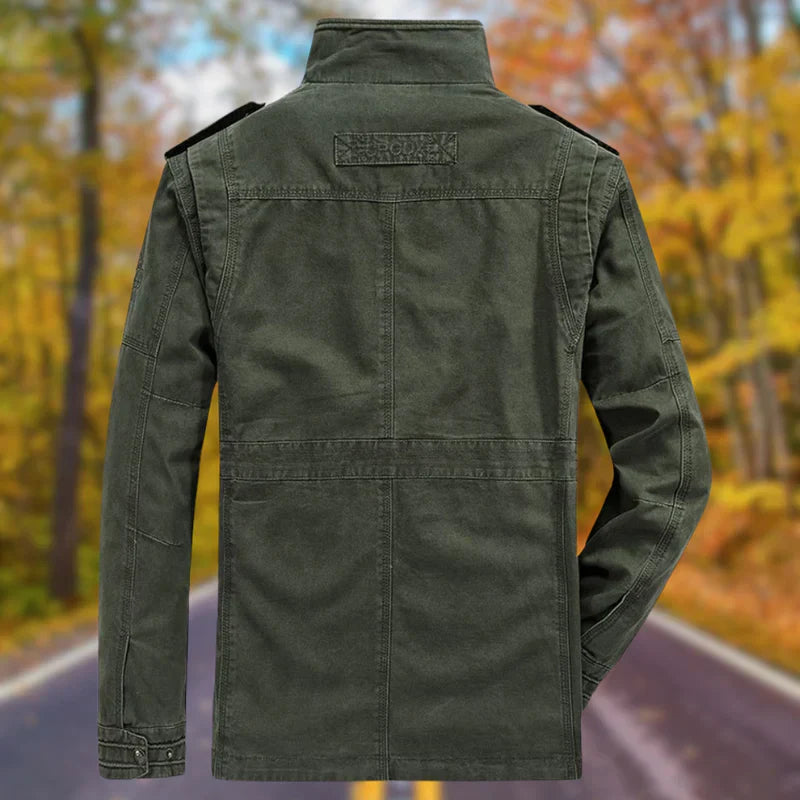 "Robuste Herrenjacke für Alltag, Abenteuer, robustes Material, eleganter Look, praktische Taschen, wetterbeständig"