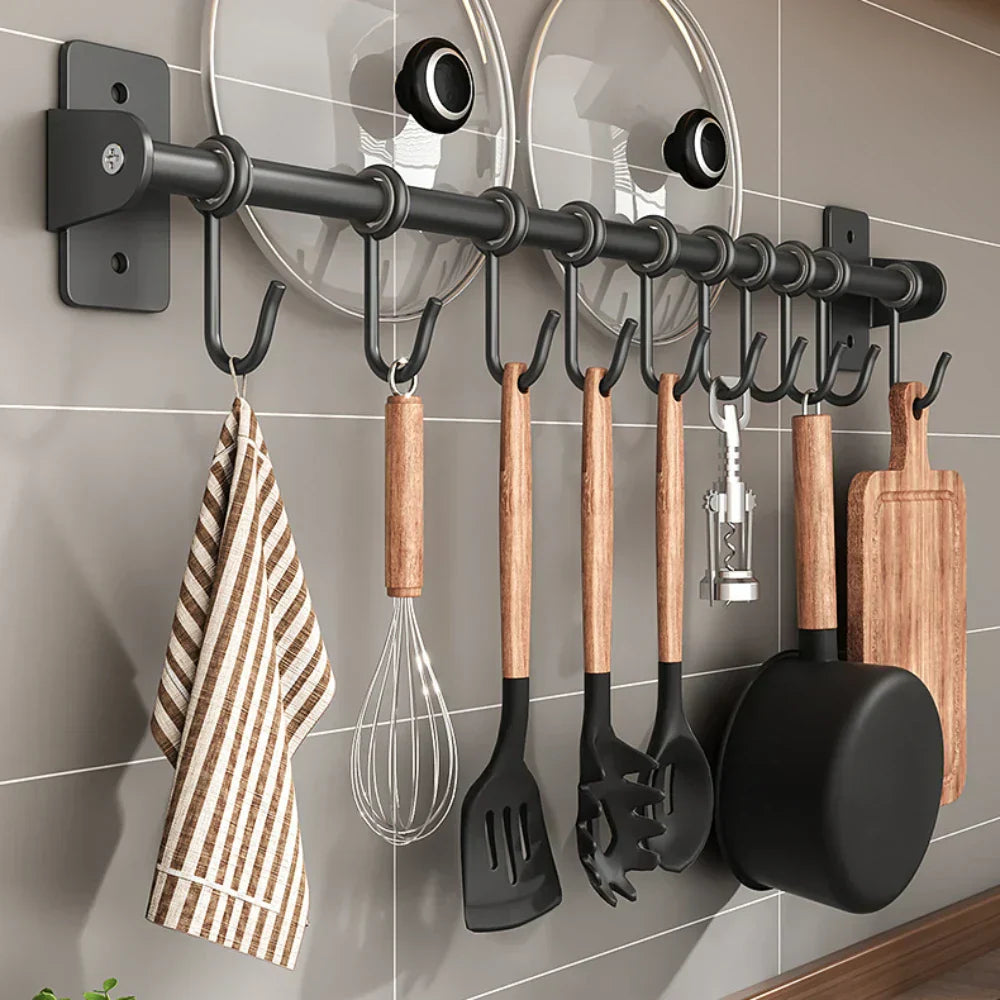 Clevere Küchenorganisation: Robuste Wandhalterung mit Haken aus hochwertigem Stahl für alle Utensilien.
