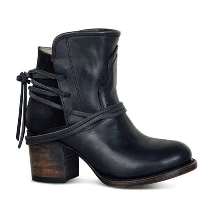 Elegante Damenstiefel im Western-Stil, braun. Robuste Vintage Modestiefel mit Blockabsatz, ideal für Herbstoutfits.