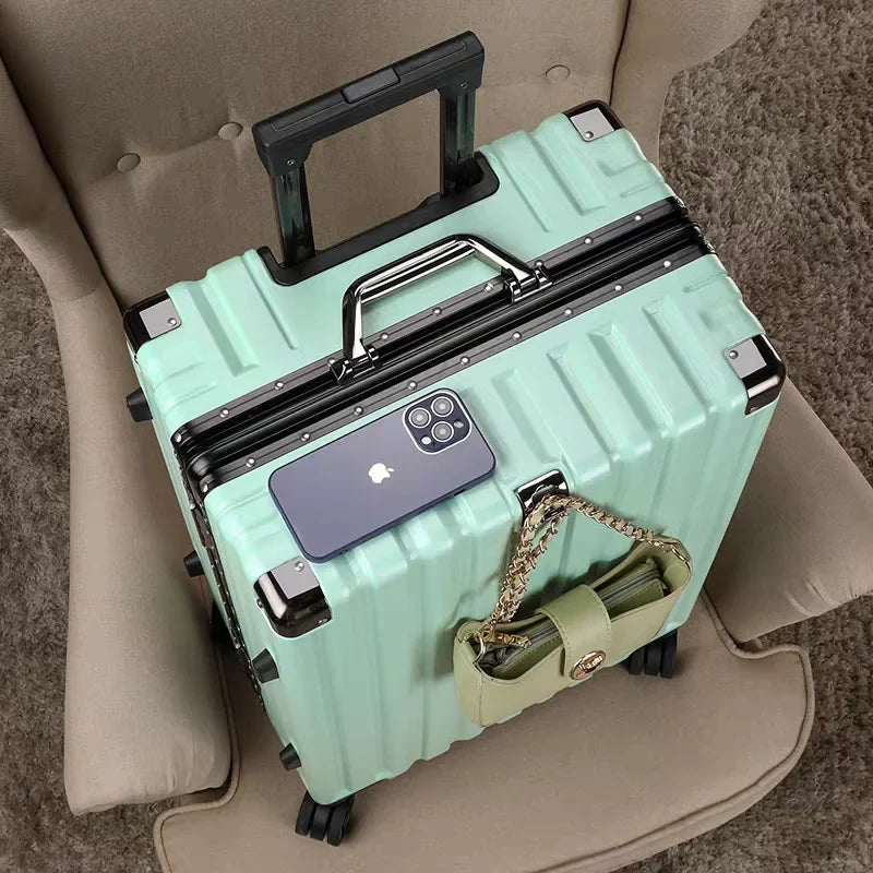 Robuster Hartschalen-Trolley, sicher, stabil und stilvoll für alle Reisearten.