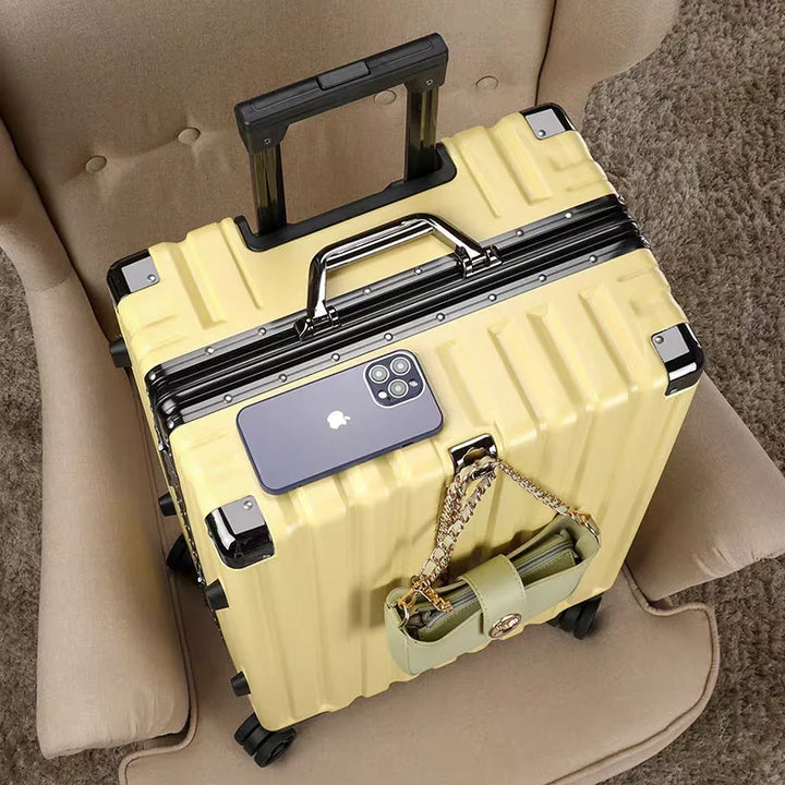 Stilvoller Reise-Trolley, robust und sicher für komfortables und sorgenfreies Reisen.