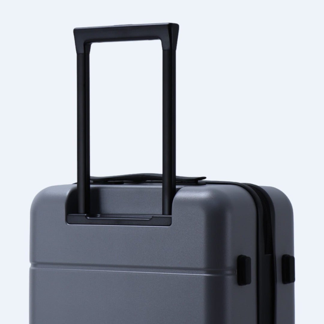 Designstarkes mehrfarbiges Hartschalen-Set, 3-teilig. Robustes Reisekoffer-Set für Damen & Herren.