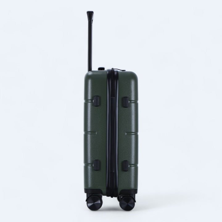 Sicheres mehrfarbiges 3-teiliges Hartschalen-Gepäckset. Robust und ideal für lange Reisen.