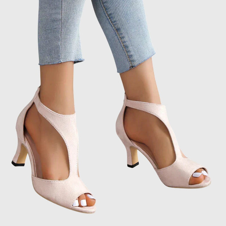 Schwarze elegante Damen Cutout Sandalen. Komfortable Frühlings- & Sommerschuhe mit offener Spitze für stilvolle Looks.