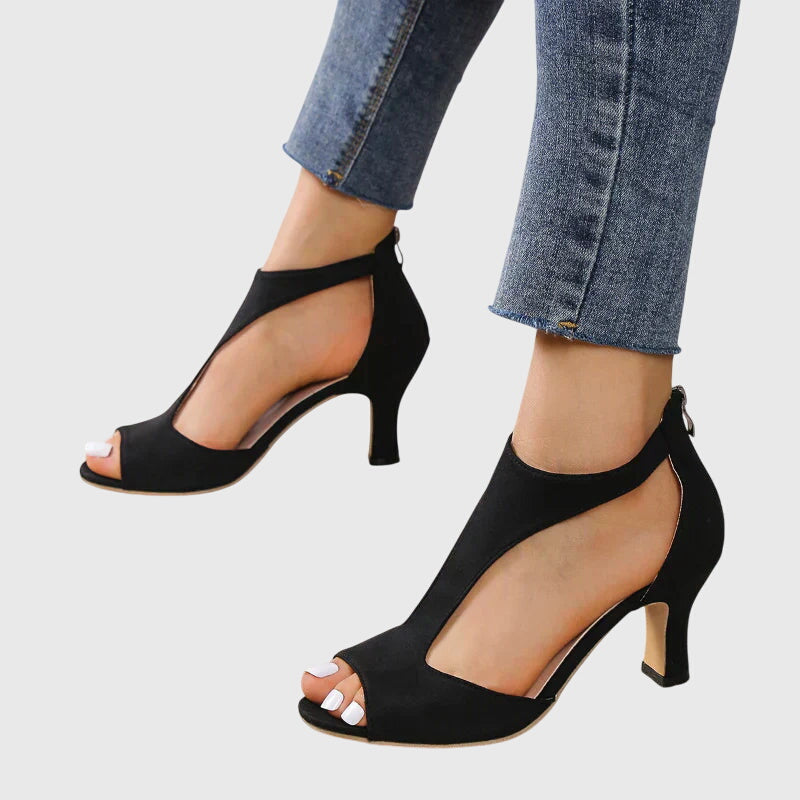 Elegante Damen Sandalen mit modernem Cutout-Design. Schwarze Frühlingsschuhe mit offener Spitze für Komfort.