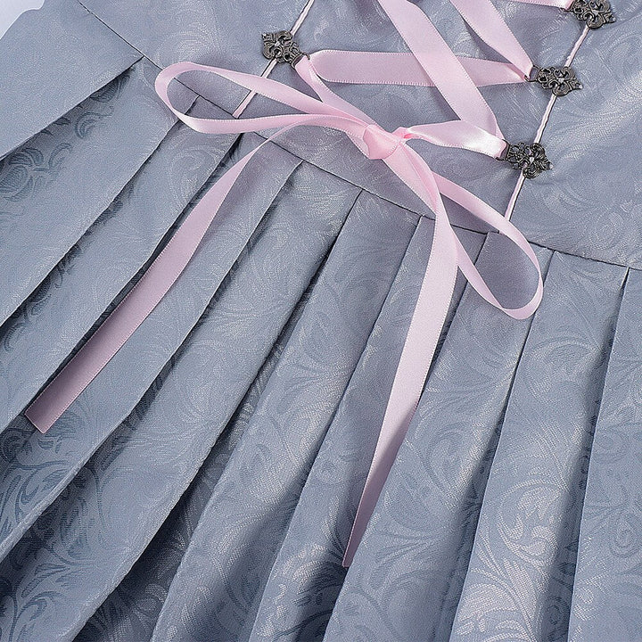 Bayerisches rosa Damen Dirndl mit edler Spitze & Stickerei, ideal für Oktoberfest.