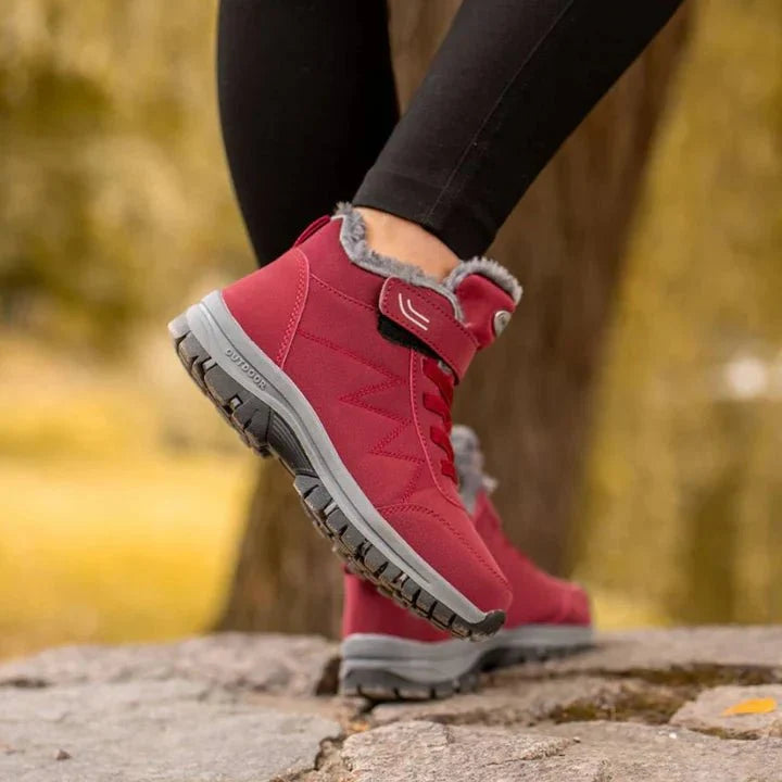 Aktive Damen Winterstiefel für Outdoor-Abenteuer: Warm, wasserdicht & mit sicherer Sohle.