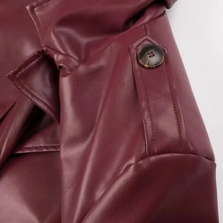 Hochwertiger roter Damen-Trenchcoat, knielang, mit verstellbaren Schnürungen für individuellen Stil.