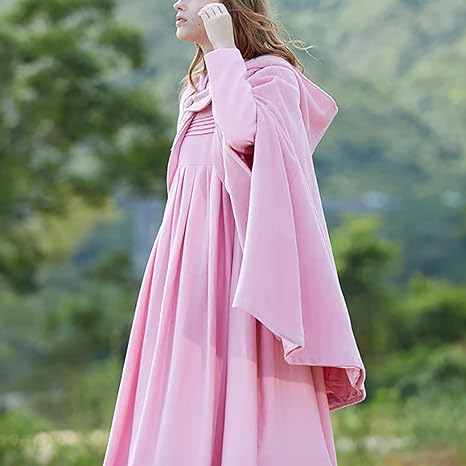 Schwarzer Damen Kapuzenmantel im Vintage-Stil. Stilvolle kurze Jacke für Events und Alltag.