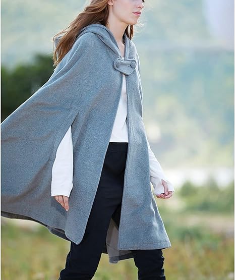 Roter Damen Vintage Kurzmantel mit Kapuze. Klassische Herbstmode für stilvolle Frauen.