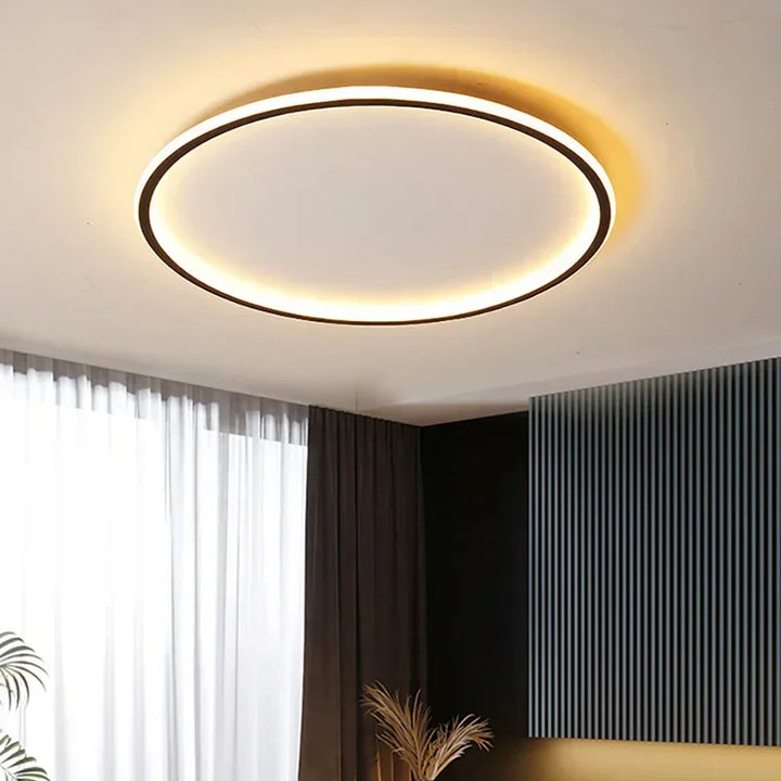 Runde LED-Deckenleuchte im skandinavischen Stil, aus Metall und Glas, mit sanfter Beleuchtung für moderne Wohnräume.