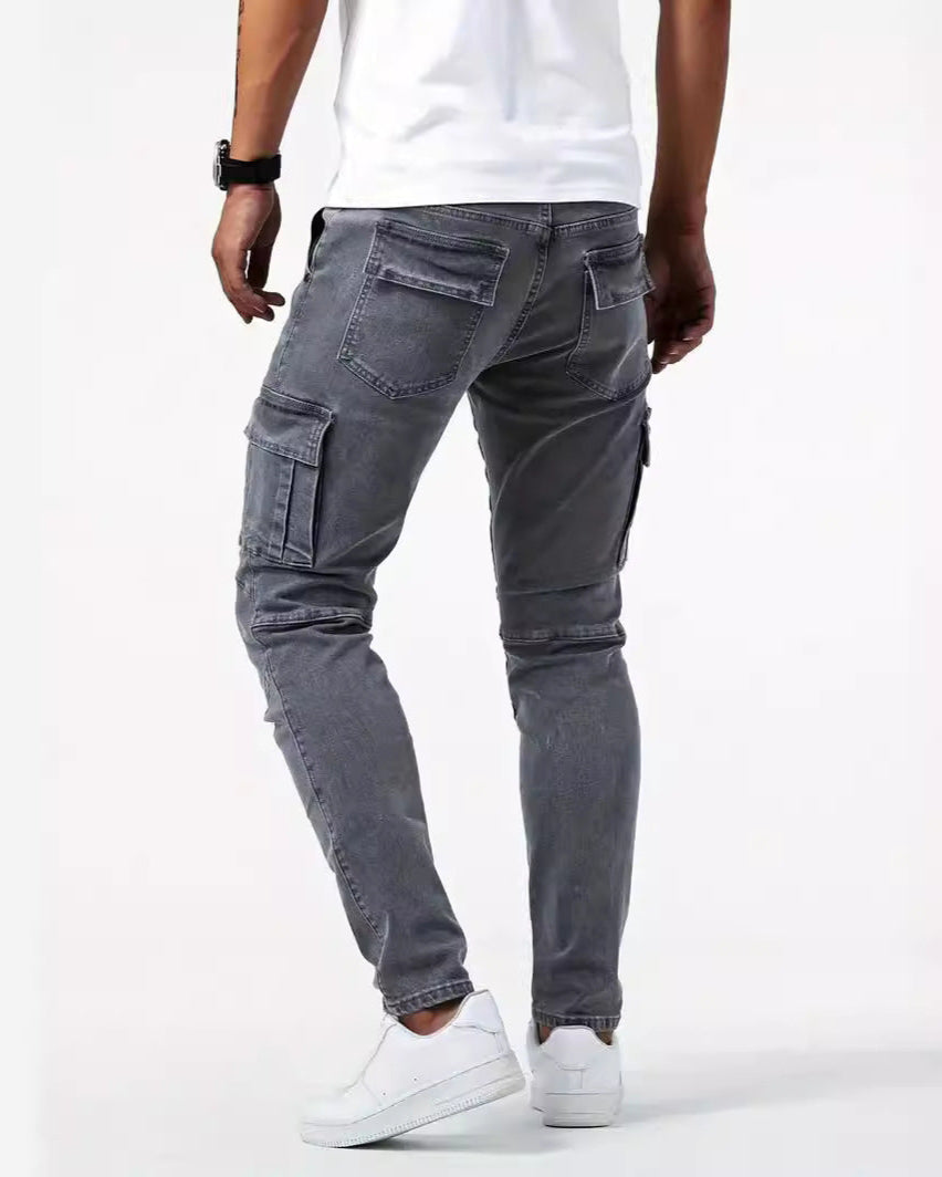 Funktionale Herren Slim-Fit Hose im Jeans-Stil mit mehreren praktischen Taschen und Mid-Rise Bund.