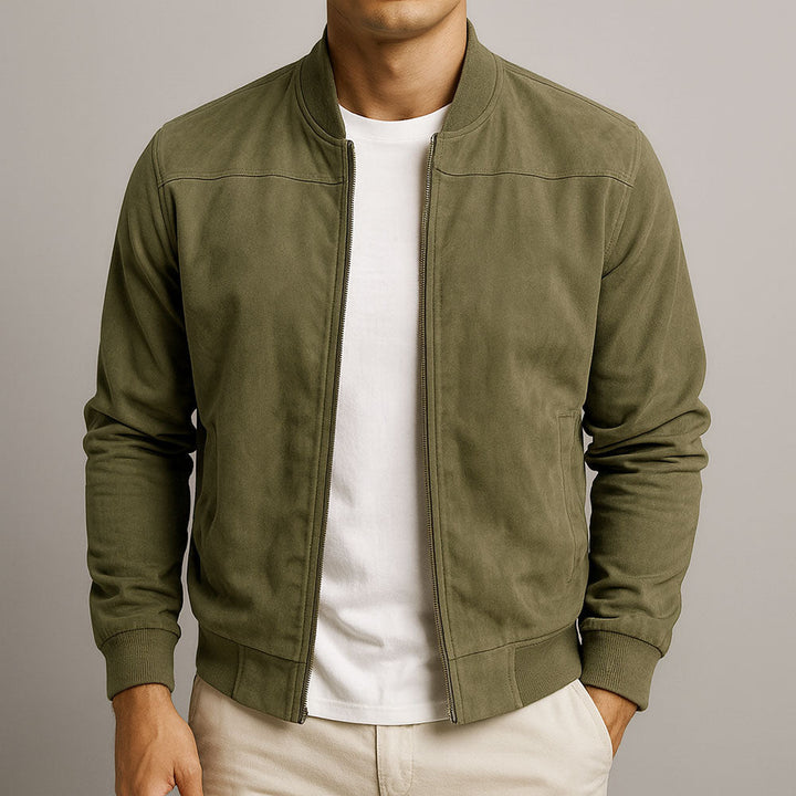 Klassische braune Herren Bomberjacke, schmal geschnitten. Modische Freizeitjacke & Übergangsjacke.