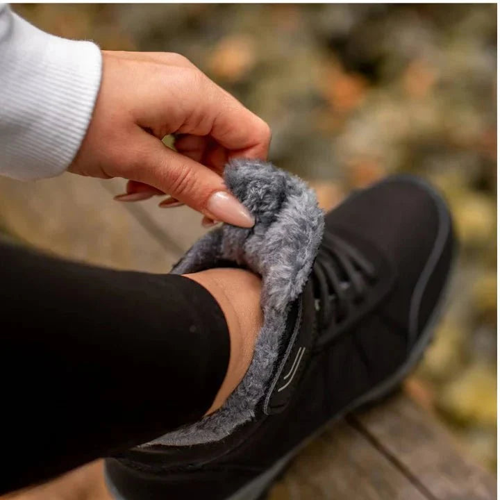 Rutschfeste Damen Outdoor Winterstiefel mit Profilsohle für sicheren Halt auf Schnee & Eis.