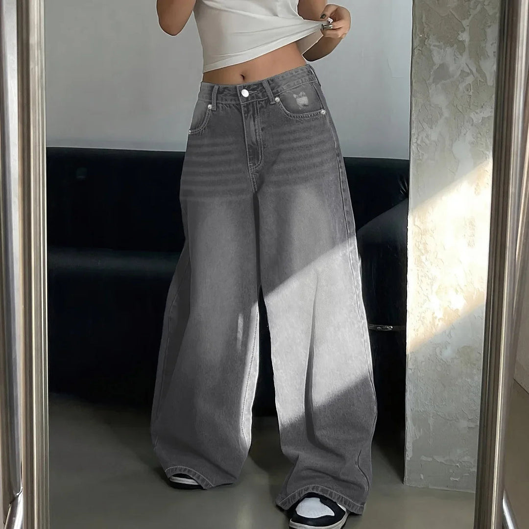Graue Baggy Jeans für Frauen, super bequem. Lässige Damenhose mit lockerer Passform für entspannten Alltag.