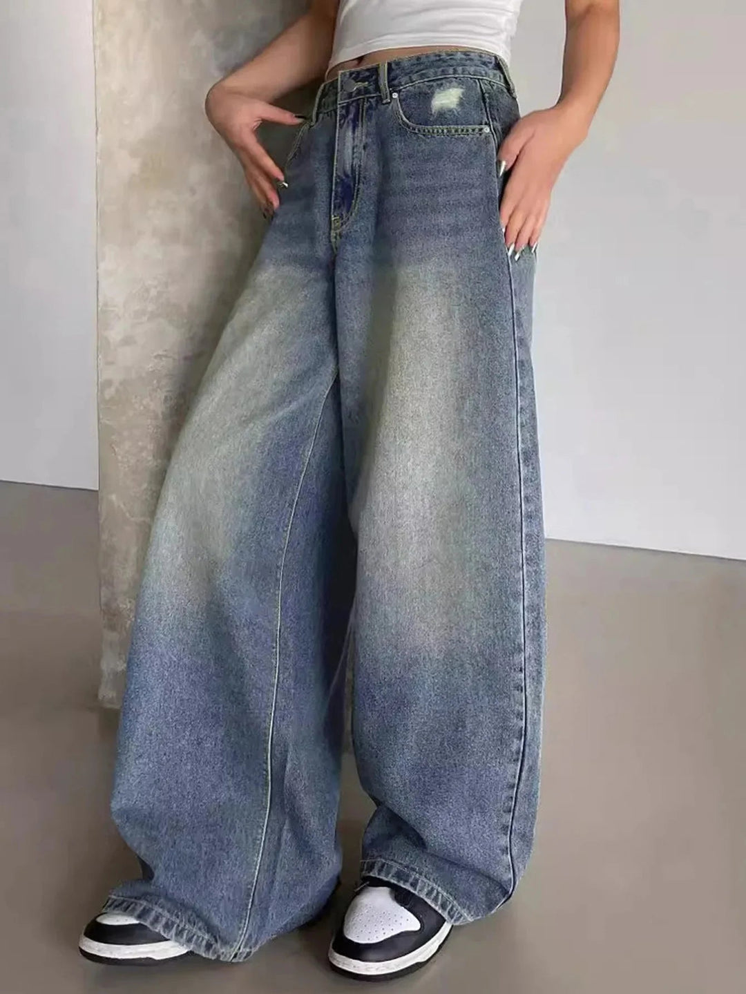Komfortable Baggy Jeans für Damen in Schwarz, Grau oder Blau. Lockere Passform und weite Beine für entspannte Tage.