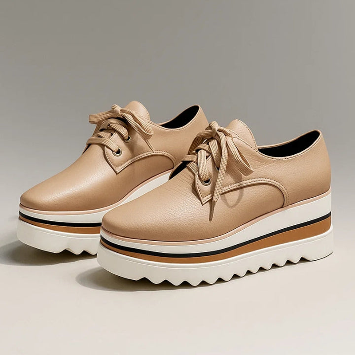 Schwarze Christa Damen Plateau Schnür-Oxford Schuhe. Elegant, bequem & modisch für Business und Freizeit im Frühling.