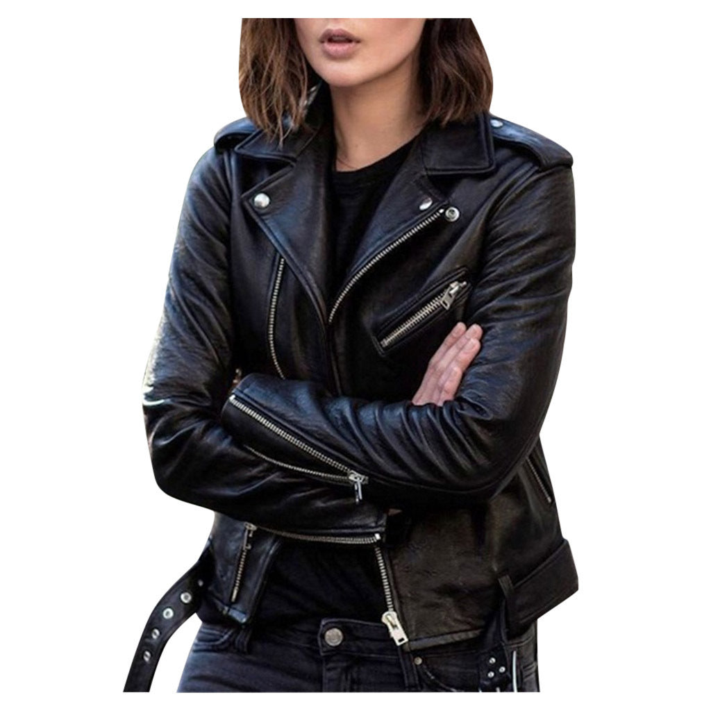 Braune Damen Bikerjacke im modernen Streetwear-Stil. Perfekt als stylische Übergangsjacke für Frauen.