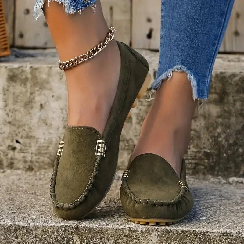 Vielseitige Damen Halbschuhe mit Easy-On-Schnitt, bequeme Slipper und Freizeitschuhe für jeden Tag.