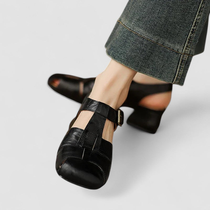 Bequeme Damen Mary-Jane Sandalen in Schwarz. Alltagsschuhe mit verstellbarem Klettverschluss für optimalen Halt.