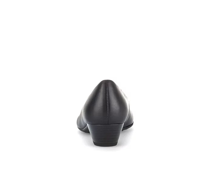 Modische schwarze Damen Pumps mit komfortablem Blockabsatz. Perfekt für ein stilvolles Business-Outfit.