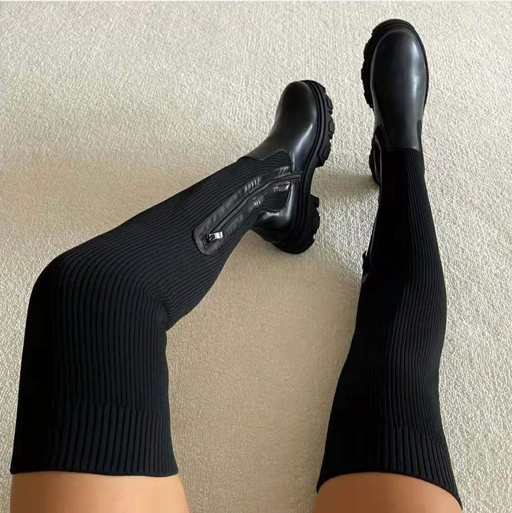 Schwarze Damen Stretch Stiefel mit dicker Sohle, ideal für Herbst & Winter. Komfortable Trendschuhe für den Alltag.