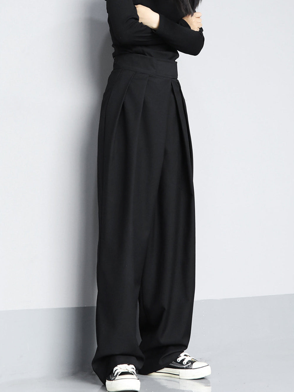 Bequeme Damenhose mit weitem Bein und praktischem Klettverschluss für maximalen Komfort im Alltag.