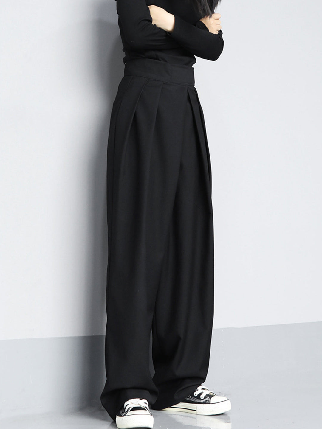 Bequeme Damenhose mit weitem Bein und praktischem Klettverschluss für maximalen Komfort im Alltag.