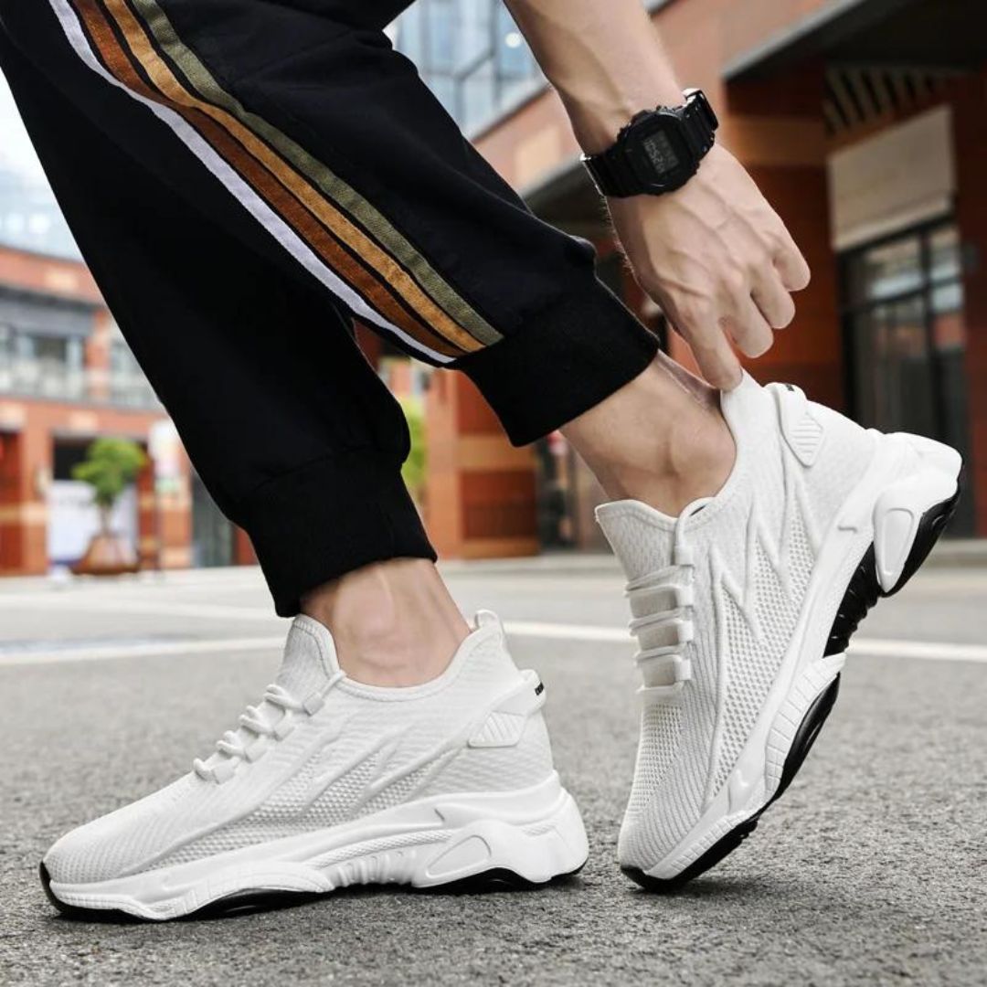 Weiße Herren Freizeitschuhe mit diskreter Höhenzunahme, modern & komfortabel ganzjährig tragbar.