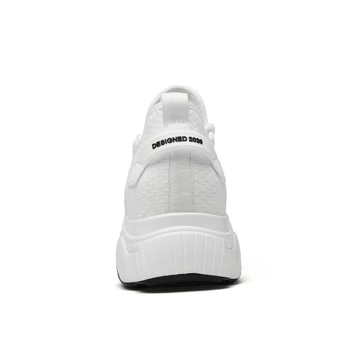 Elegante Herren Freizeitschuhe, weiß, mit unsichtbarem Höheneffekt für einen schlanken Look.