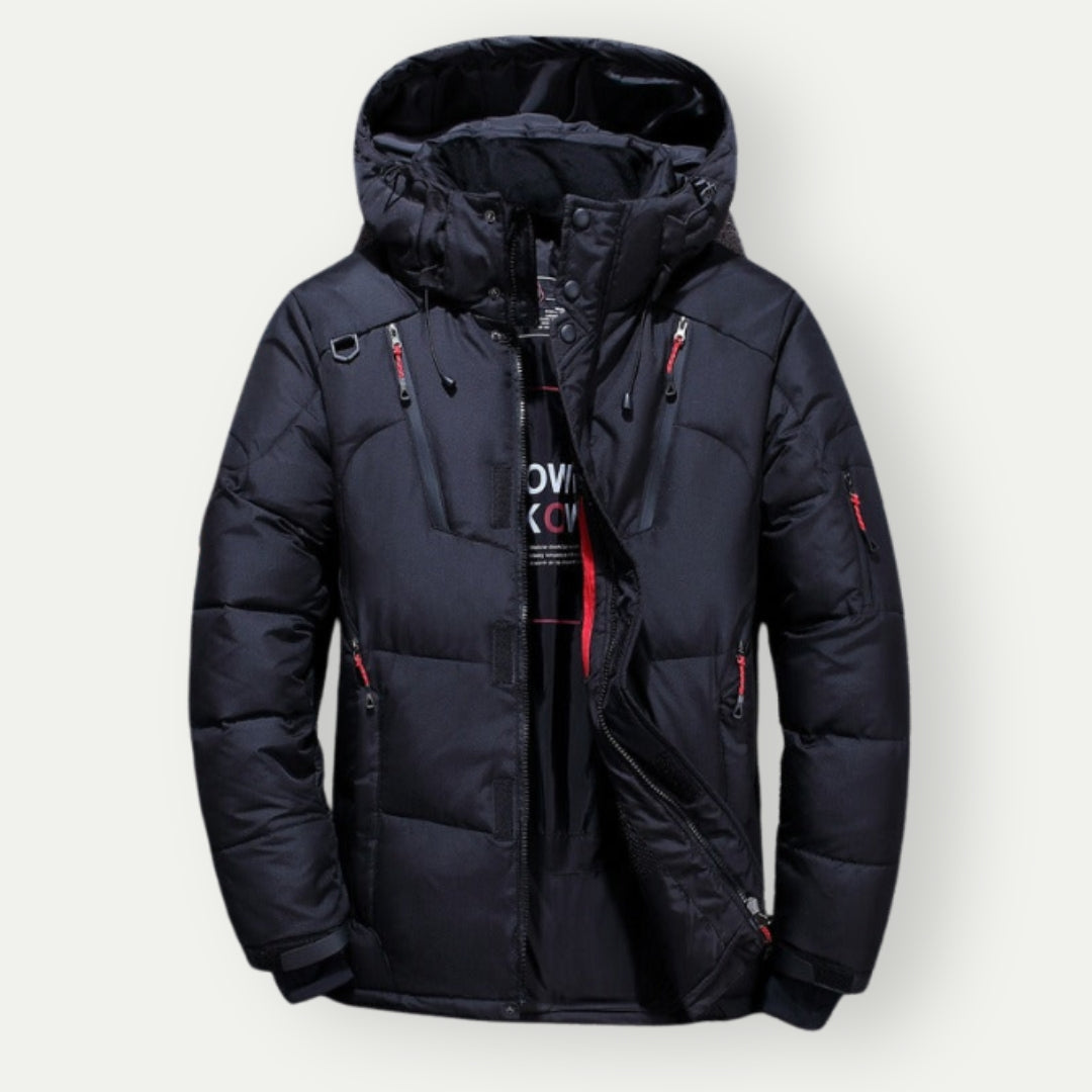 Schwarze, leichte Herren Daunenjacke; wasserabweisend, warm & ideal für Outdoor. Komfortable Winterjacke.
