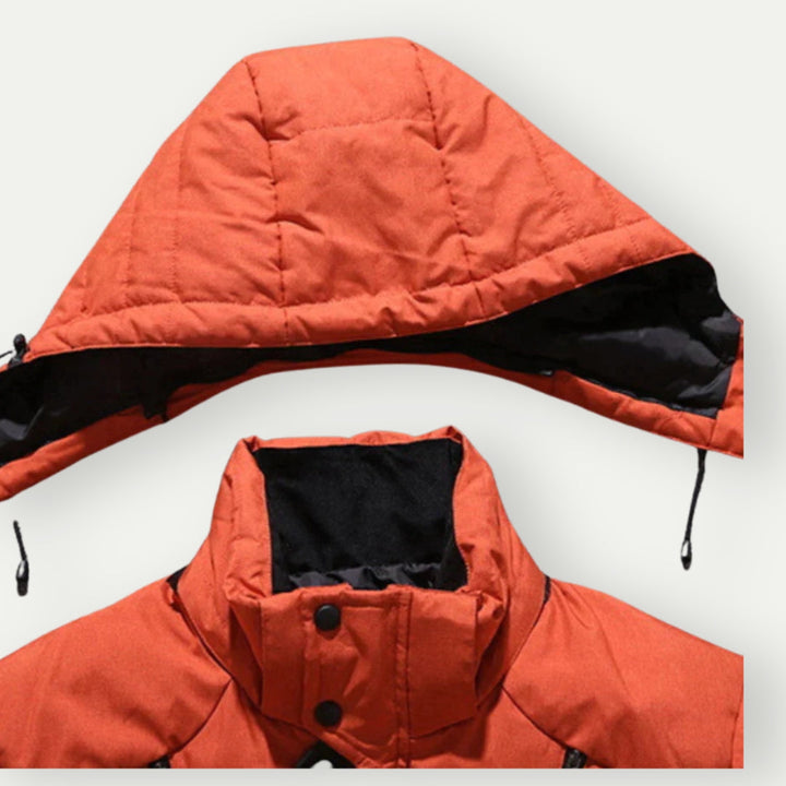 Grüne Herren Winterjacke, leicht & warm. Wasserabweisende Daunenjacke für Outdoor-Komfort in der Natur.
