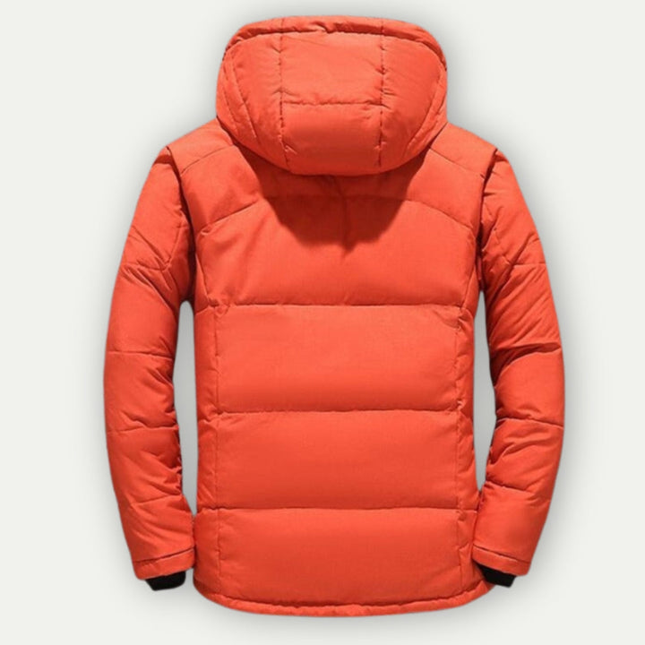 Warme, leichte Herren Daunenjacke in Schwarz. Wasserabweisende Winterjacke für Komfort im Freien.