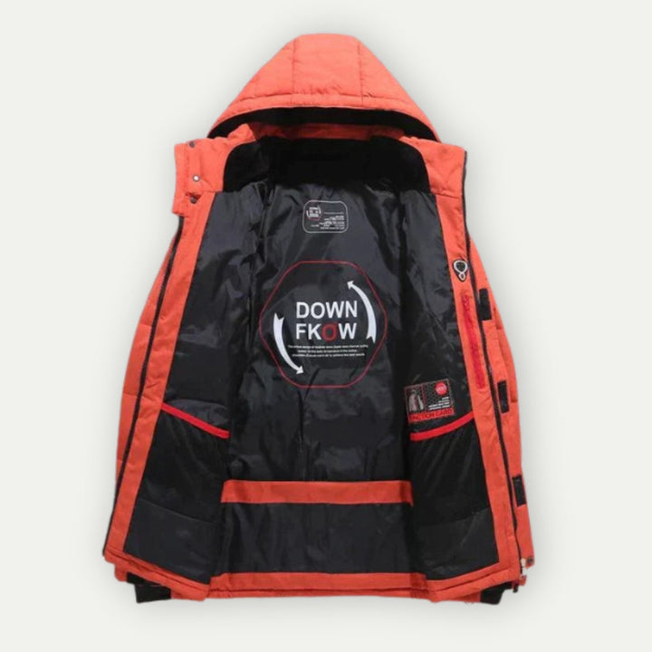 Komfortable, leichte Herren Daunenjacke in Blau. Wasserabweisend & warm für Outdoor-Aktivitäten.
