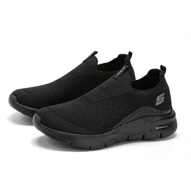 Schwarze Unisex Slip-On Sneaker aus Baumwollmix für Damen & Herren. Bequeme Alltagsschuhe mit hohem Komfort.