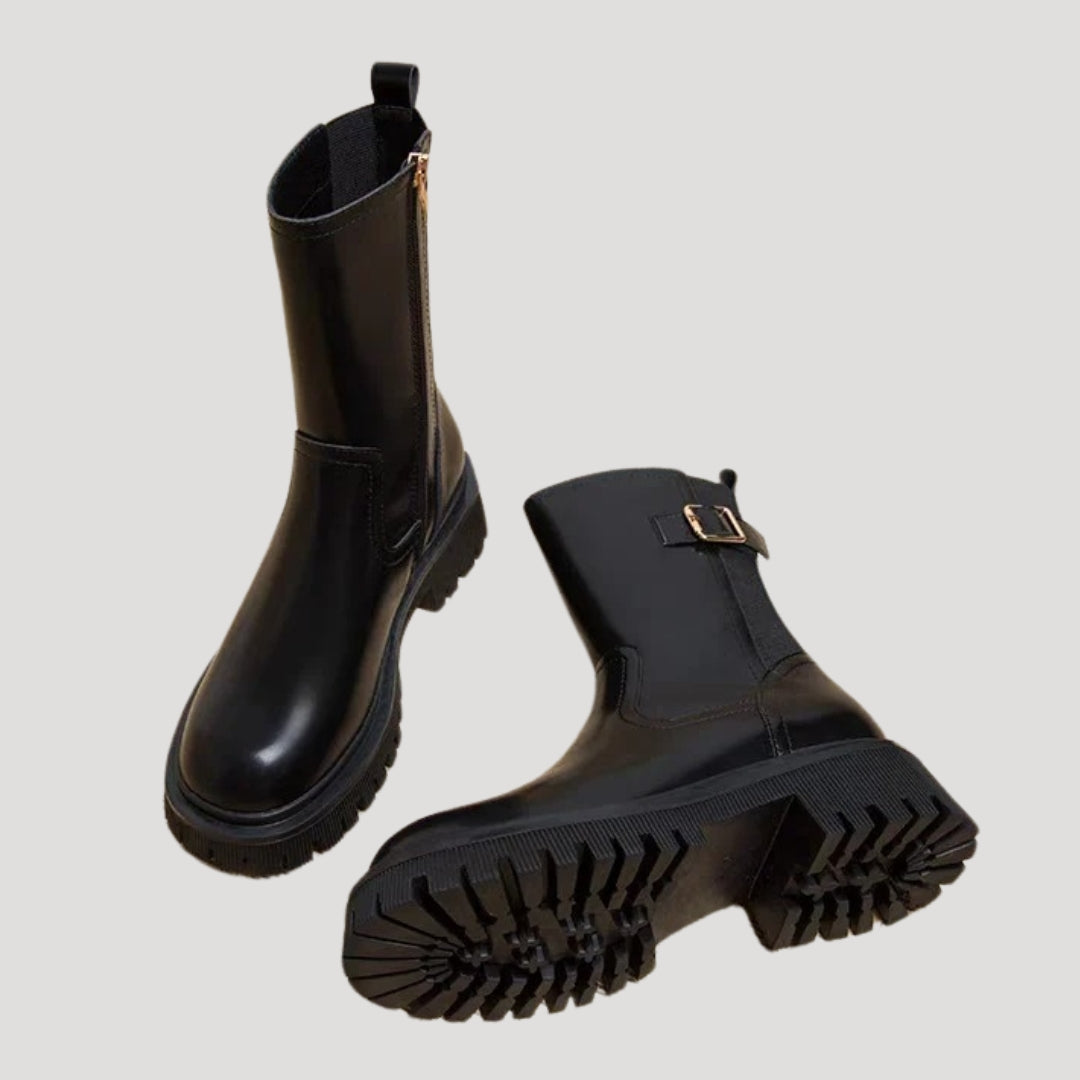 Detailansicht: Robuste schwarze Damen Chunky Stiefel, wadenhoch, mit bequemer Passform für jeden Tag.