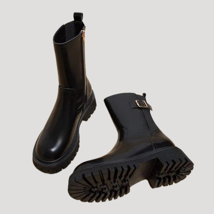 Detailansicht: Robuste schwarze Damen Chunky Stiefel, wadenhoch, mit bequemer Passform für jeden Tag.