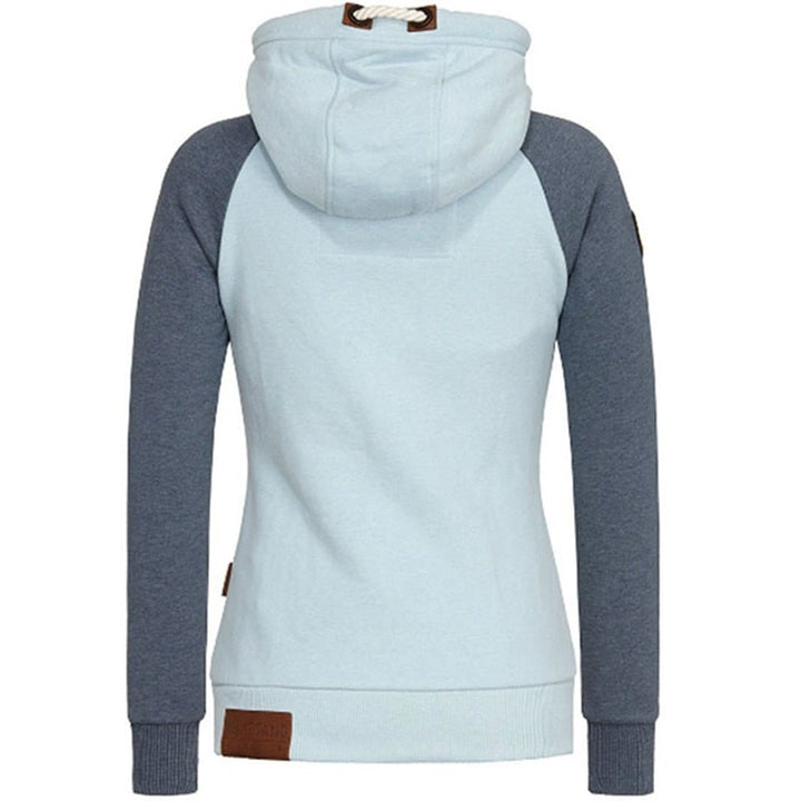 Gemütlicher Damen Slim Fit Hoodie in Schwarz, moderner Kapuzenpullover für stilvolle Alltagskleidung.