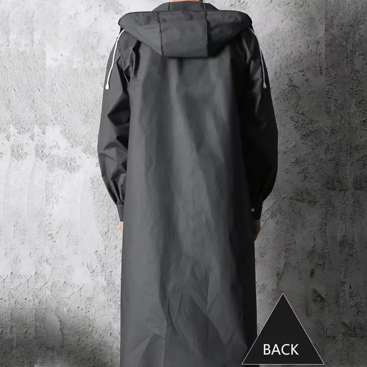 Modischer, schwarzer Unisex Regenschutz, wasserdicht und winddicht. Perfekte, leichte Ganzjahresjacke für draußen.