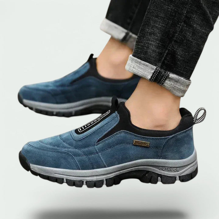 Orthopädische Slip On Herrenschuhe für extra Komfort von der Seite
